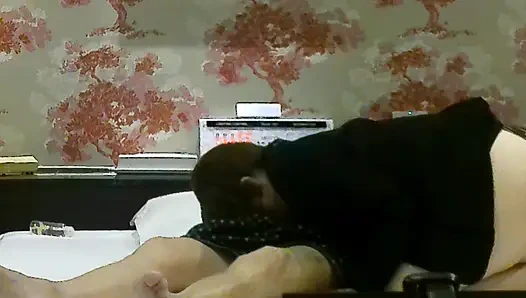 Aldatan çift, sakso çekmeyi seven evli kadın, amatör seks videosu, oral seks boşalması