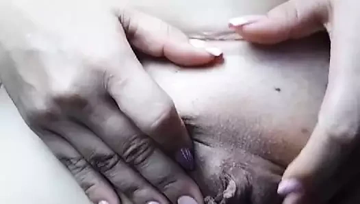 Gelip büyük klitorisimi emmeni istiyorum