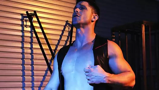 Devin Franco götünü sikmeden önce Davin'i güçlü sikiyor