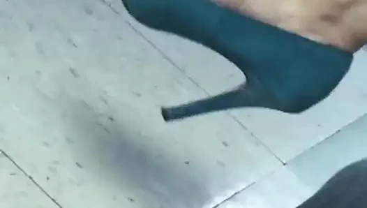 Güzel yaşlı beyaz kadın ayakları