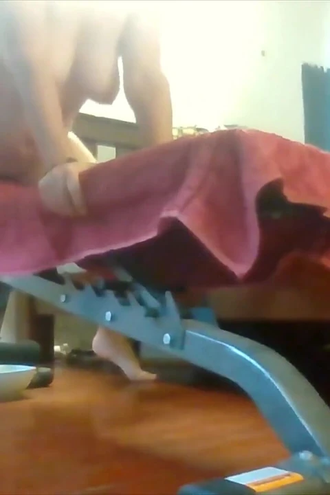 Büyük götlü üvey anne amcığını sikiyor