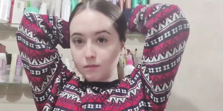 Saçımı fırçalıyor ve detangling