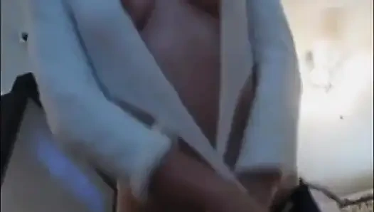 Virgina file çorapla twerk yapıyor