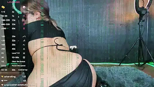 Seksi orta yaşlı seksi kadın Trinity seksi bir Neo veya Bay Smith'i arıyor