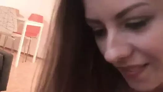 Elle adore se faire defoncer la chatte