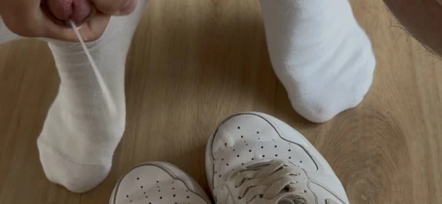 Nike AF1 spor ayakkabılarıma büyük miktarda döl yakın çekim