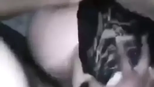 Emirati bir kadın büyük bir adamla seks yapmayı sever