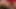 Dalgalı saçlı orta yaşlı seksi kadın dizlerinin üstüne oturuyor ve zevkle sakso çekiyor