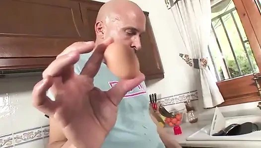 Sarışın orta yaşlı seksi sürtük sert sikişiyor