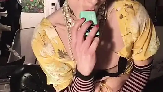 Kadın Kılıklı Kız Jes Brinch Büyük Zenci Yarağını Seviyor