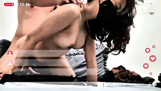 Takipçi isteği: Hindistan'dan orta yaşlı seksi kadın modeliyle canlı yayın