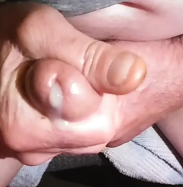 Дрочи свой член со мной. И сперма