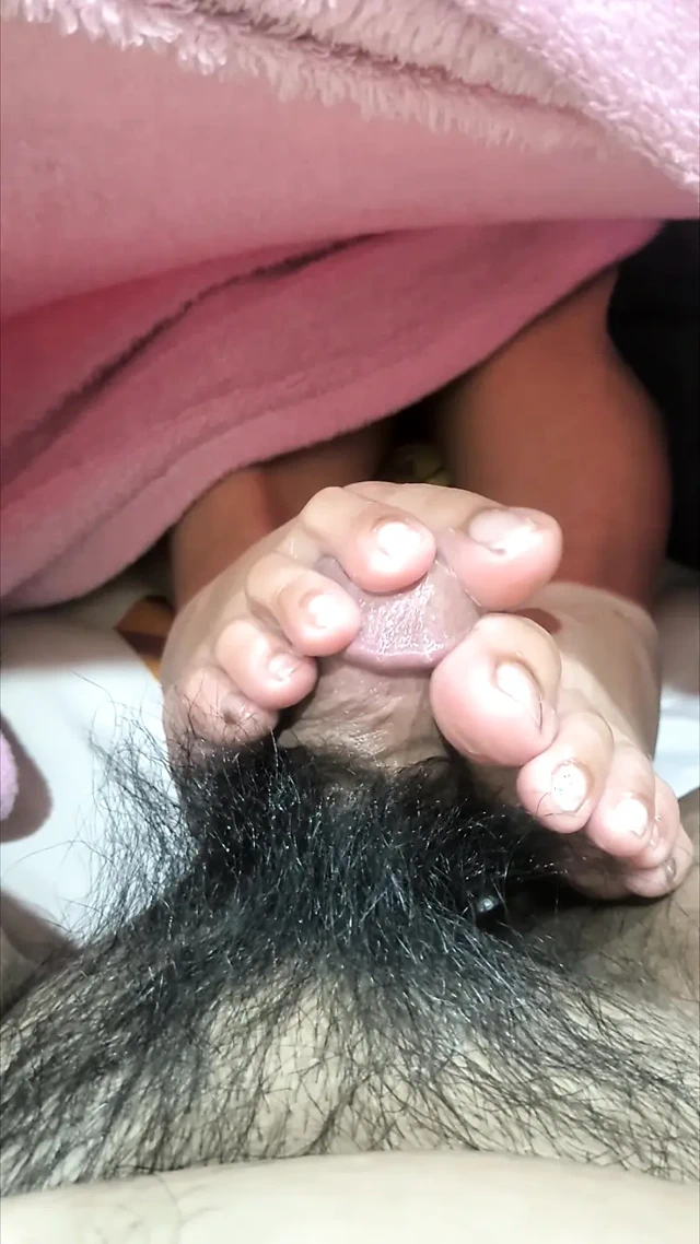 Çarşafların altında bu pinay'ın yetenekli parmakları var - 01