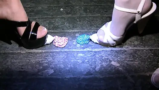 Alman Hakimiyeti Sarışın Sürtükler Kafeste Ve Banyoda