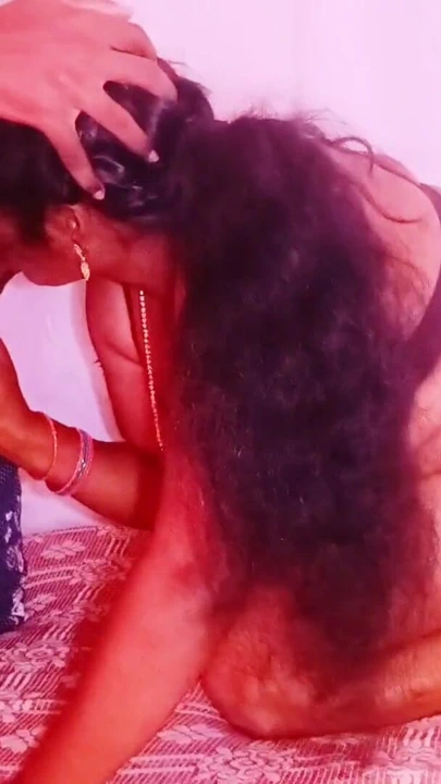 "Desi üvey anne ve üvey oğlu Telugu'nun edepsiz konuşmaları"ndan ağızlara boşalma anı.