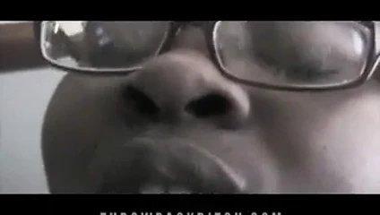 O emmek cin sağ kapalı onun küçük siyah çük