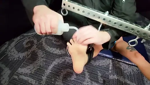 Mini mura surus ateşli ayaklar gıdıklanıyor ve görüntüleniyor! - 1080p- yeni bleu - Muras'ın seksi ayaklarını gösteriyoruz ve onları gıdıklıyor, bu da onu yönlendiriyor