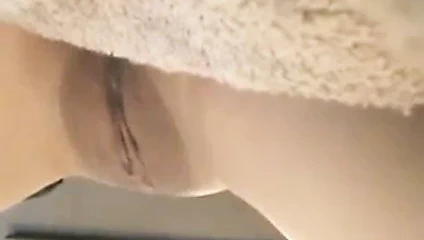 Kendi amını tokatlar ve onu sever