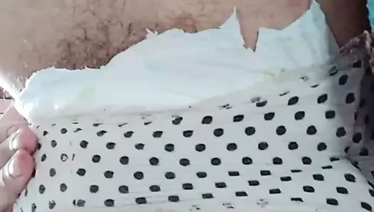 Beyaz külotlu büyük yastık.