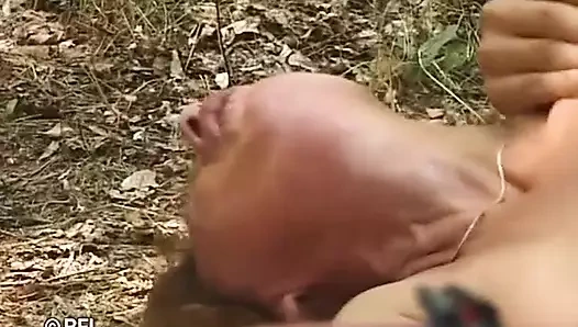 Ormanda nine piknik sıcak