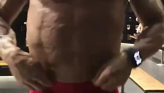 Spor salonunda sürtük. kullanıma hazırlanıyor.