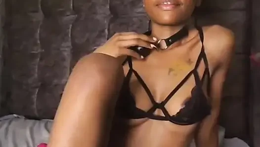 Afrikalı güzel BDSM çekimi için can atıyor