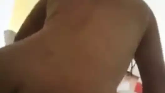 Bajan gal sızlanan yavaş üzerinde kendini beğenmiş