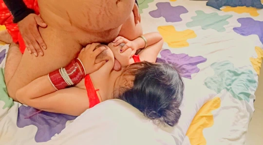 Hintli teyze ateşli Hintçe seks videosunda sakso çekiyor