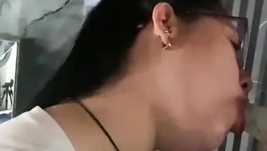 Küçük ağzımla çok iyi bir oral seks yapabilirim.