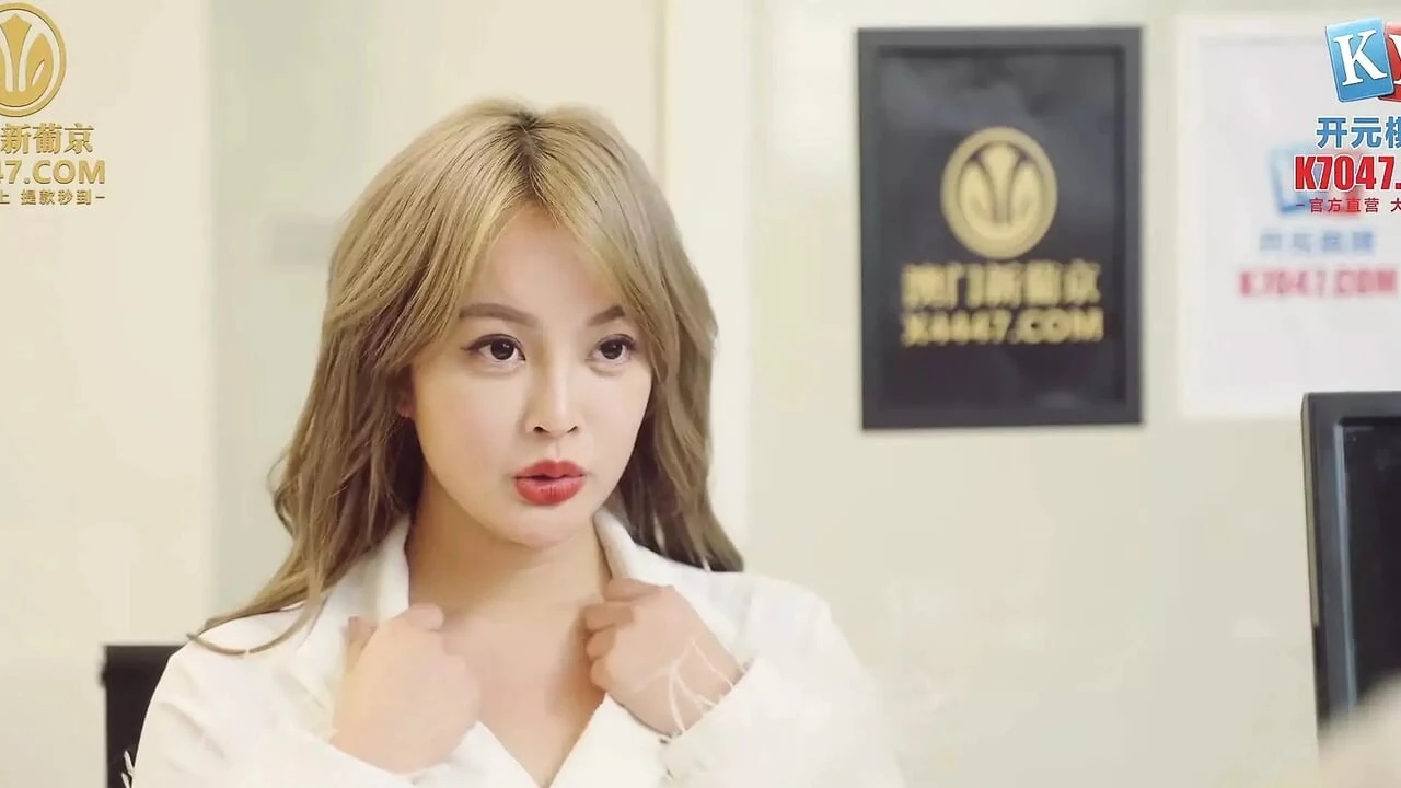 बड़े स्तनों वाली सेक्सी बुलबुला बट एशियाई लड़की नौकरी पाने के लिए साक्षात्कार पर गहरी चुदाई करती है!