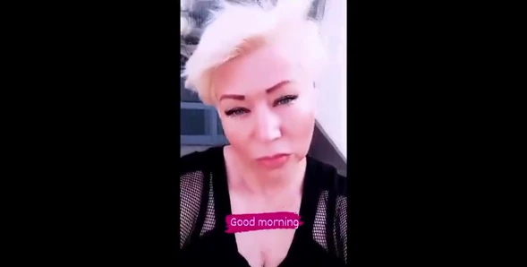 Büyük memeli ateşli bakış açısı gilf kovboy kızın yanı sıra güzel olgun bir kadının ağzında bir yarağın yakın çekimi!