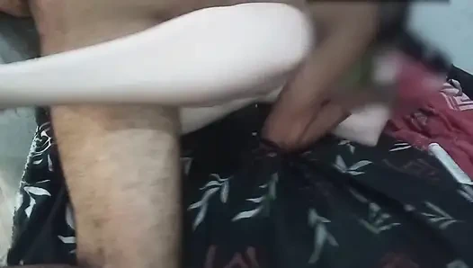 Aldatılan kocayı canavar yarakla oral seks yaparken izlemeye başlıyor