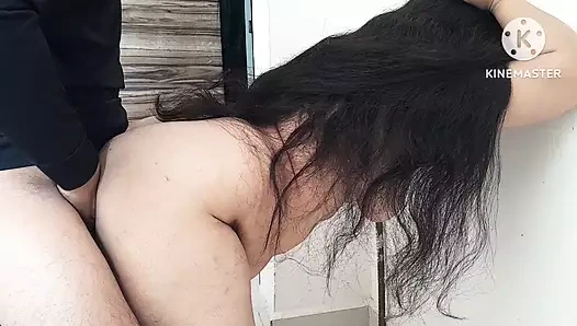 Hintli evli kadın hintçe sütçüyle seks yapıyor