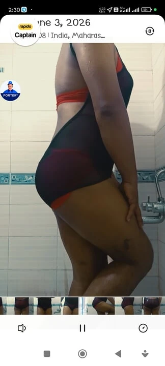 Seksi siyah iç çamaşırı ve kırmızı sutyenli külot korkunç hissediyor