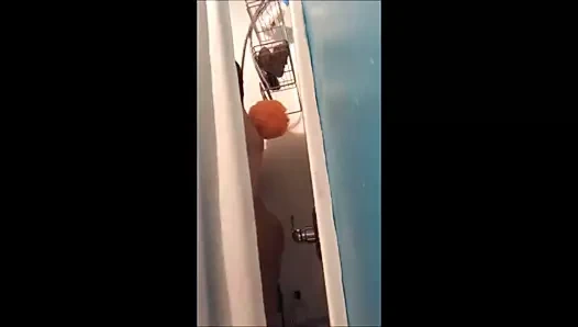 Ass ve memeler içinde the duş