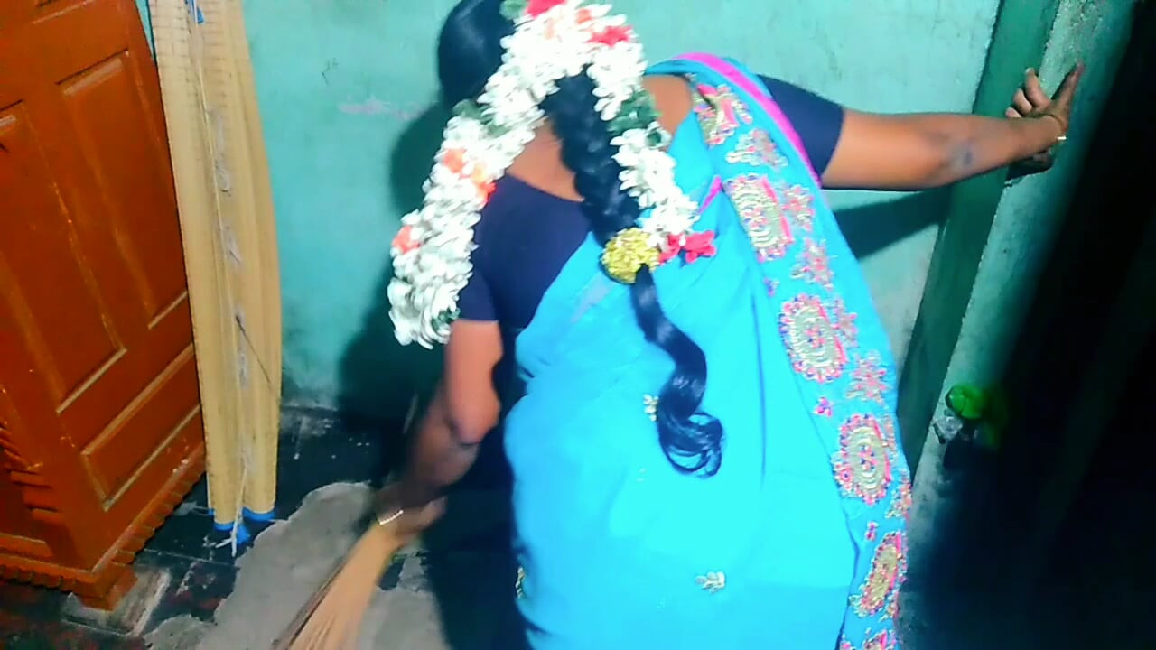 Tamil kız ev sahibiyle romantizm yaşıyor