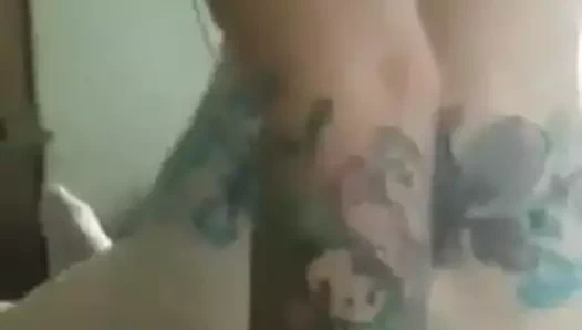 Dövmeli milf ters cowgirl köle