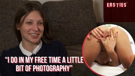 Ersties - biseksüel talia ıslak amcığını parmaklıyor