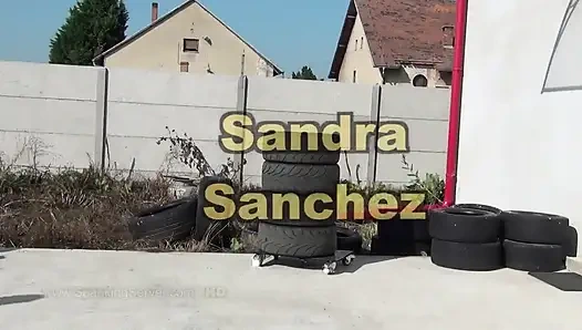 Sandra'nın götü kırbaçlandı