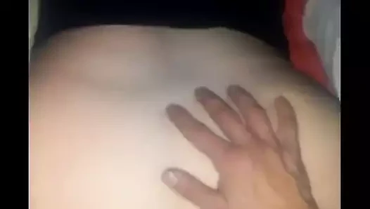 Biraz şeker almaya geldi ve sikişmek için kaldı