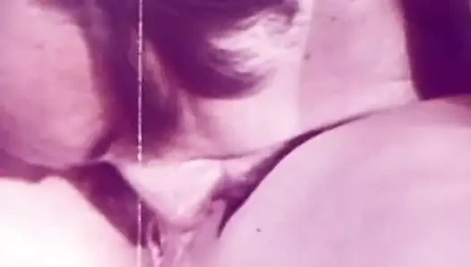 Öpüşme yalama parmaklama retro orgazm