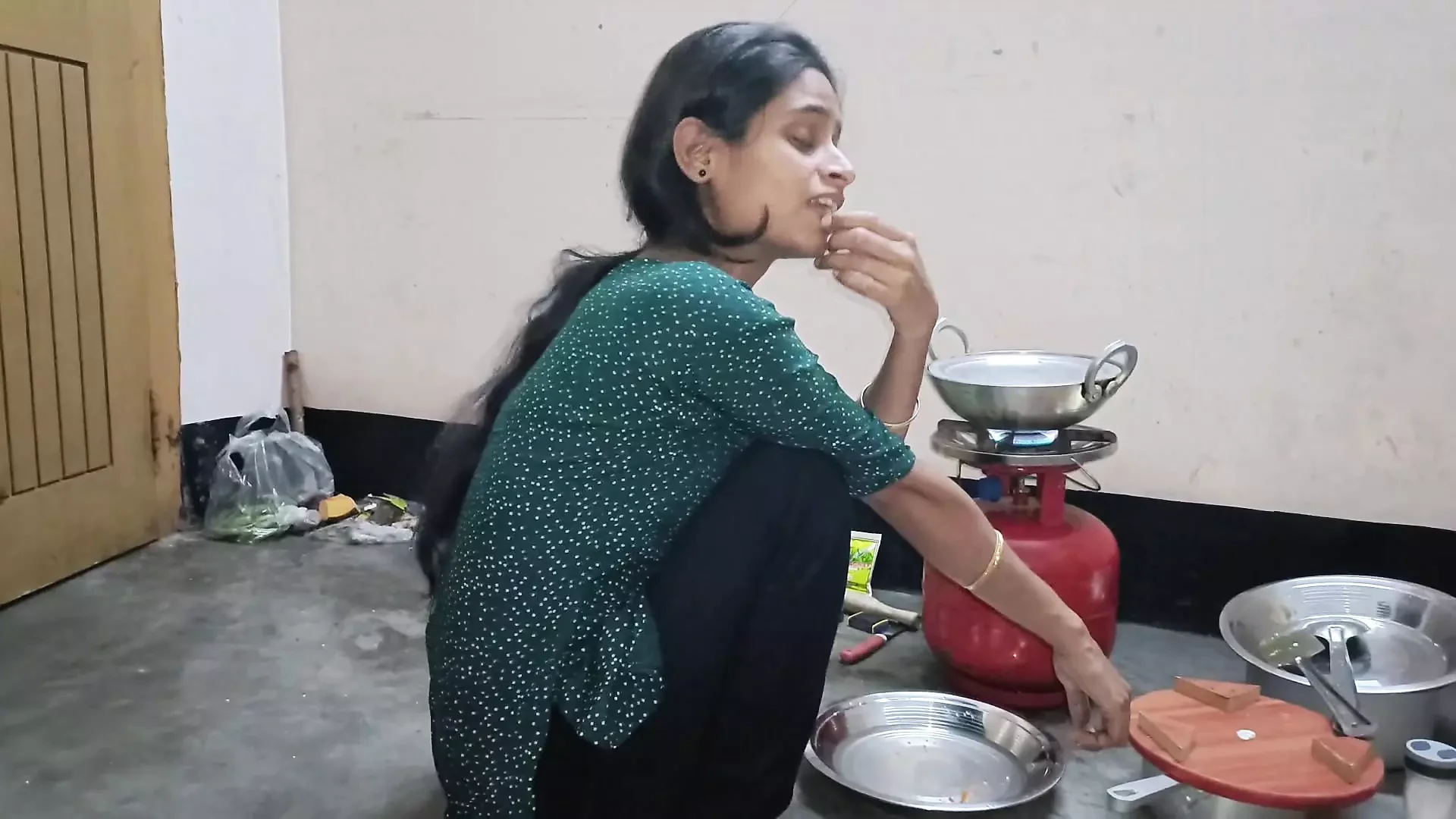 INDIAN HOT SEXY BHABHI FUCKING HARD BY HER HUSBEND