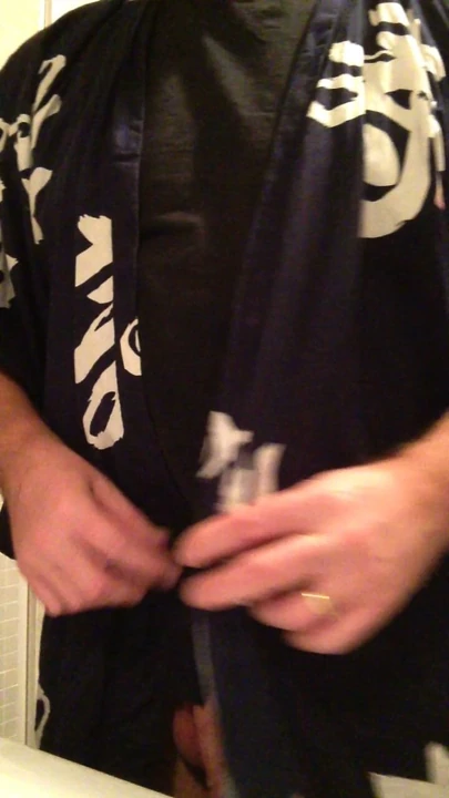 Kimono içinde rahatlamış