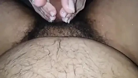 İsteyebileceğin tüm fışkırtan amcık bakış açısı, kocasını amcık sularıyla kaplıyor