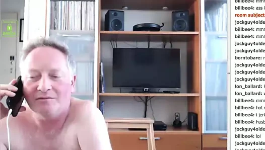 Yaşlı adam emme yapay penis üzerinde kam