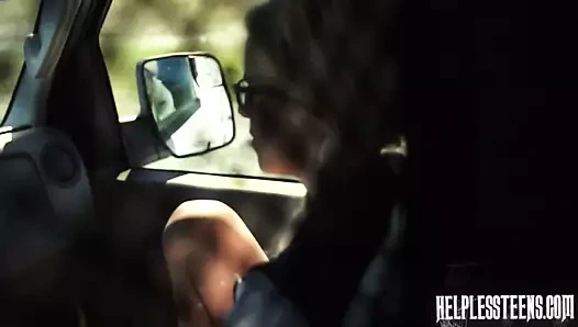 Çaresiz nerd genç aldı yukarı ve becerdin içinde zindan