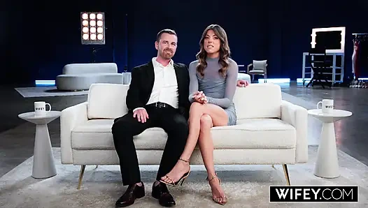 Evli kadın çarpıcı formda ateşli evli kadın Jessie kocasının önünde büyük zenci tarafından genişletiliyor