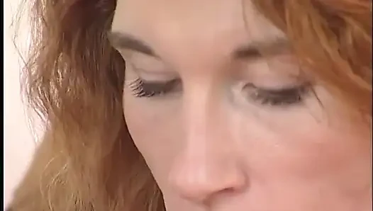 Dövmeli sürtük mastürbasyon yapıyor