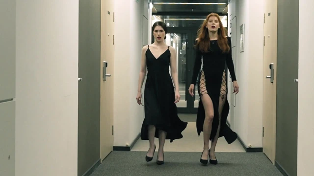 Vampir kızlar yarağından döl emmeyi seviyor