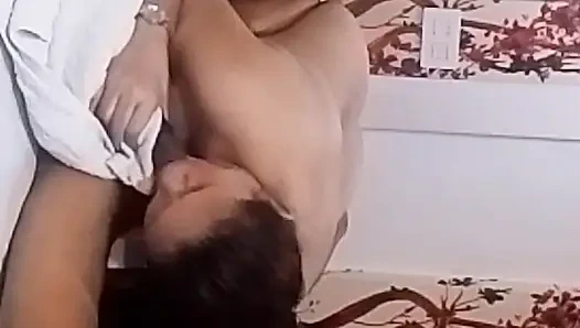 Onun amını yalayıp sikimi emmek istiyorum